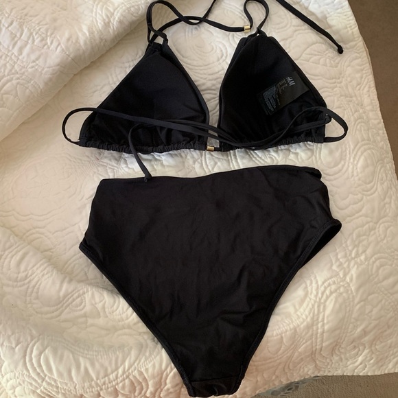 Bikini - Picture 2 of 4